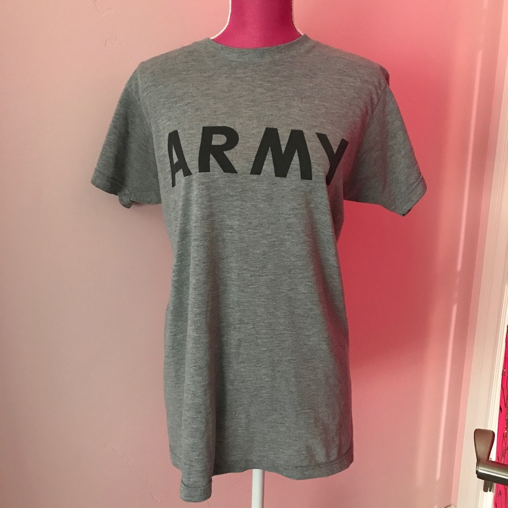 💜 {3 for $12} S US Army T-Shirt